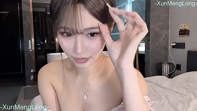 Snapshot of -XunMengLong- chatting on 08/04/26, 02:19 -XunMengLong- online show from 08/04/26, 02:19