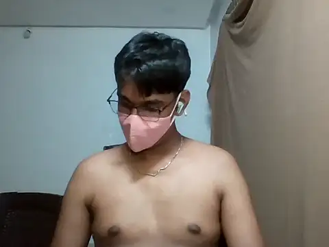 Snapshot of brownguy1234 chatting on 03/20/25, 05:25 brownguy1234 online show from 03/20/25, 05:25