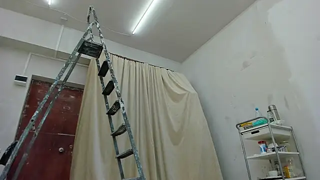 Snapshot of YourSuperModel chatting on 01/28/25, 10:12 YourSuperModel online show from 01/28/25, 10:12