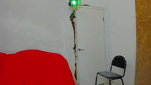 Snapshot of YourSuperModel chatting on 01/28/25, 01:16 YourSuperModel online show from 01/28/25, 01:16