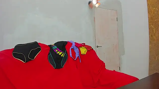 Snapshot of YourSuperModel chatting on 02/14/25, 10:38 YourSuperModel online show from 02/14/25, 10:38