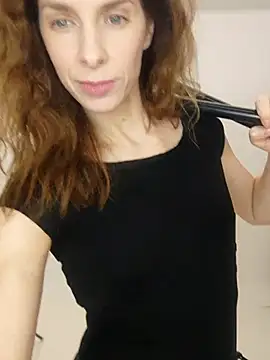 Snapshot of YourSuperModel chatting on 11/13/25, 12:15 YourSuperModel online show from 11/13/25, 12:15