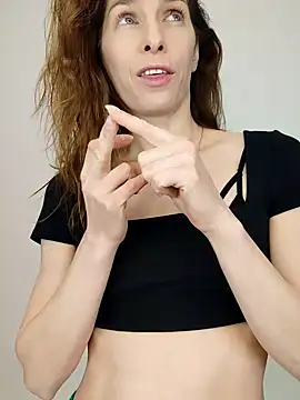 Snapshot of YourSuperModel chatting on 12/20/25, 02:24 YourSuperModel online show from 12/20/25, 02:24