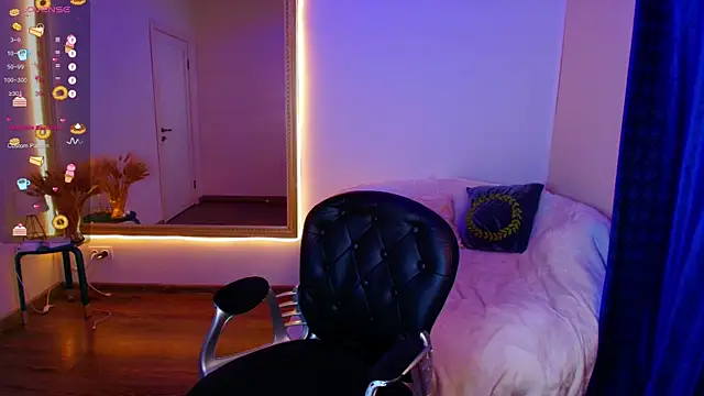 Snapshot of an6elica chatting on 10/13/25, 02:11 an6elica online show from 10/13/25, 02:11