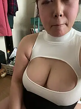 Snapshot of Nolstein chatting on 03/20/25, 05:02 Nolstein online show from 03/20/25, 05:02