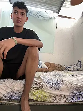 ValenSuarez25 online show from 07/05/26, 04:14