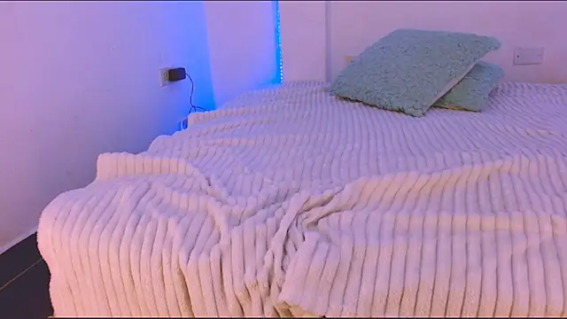 Emily Williams12 online show from 03/27/26, 01:33