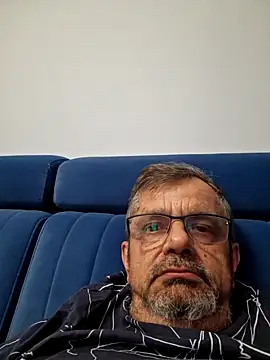 axecoman60 online show from 02/09/25, 06:05