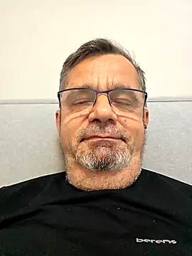 Snapshot of axecoman60 chatting on 12/04/25, 08:50 axecoman60 online show from 12/04/25, 08:50