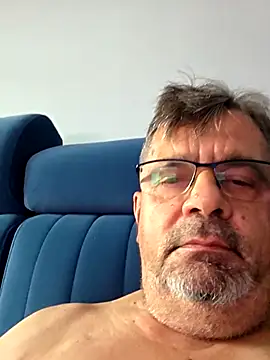 Snapshot of axecoman60 chatting on 12/15/25, 09:46 axecoman60 online show from 12/15/25, 09:46