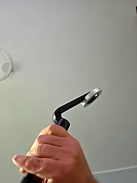 Snapshot of axecoman60 chatting on 12/16/25, 09:25 axecoman60 online show from 12/16/25, 09:25