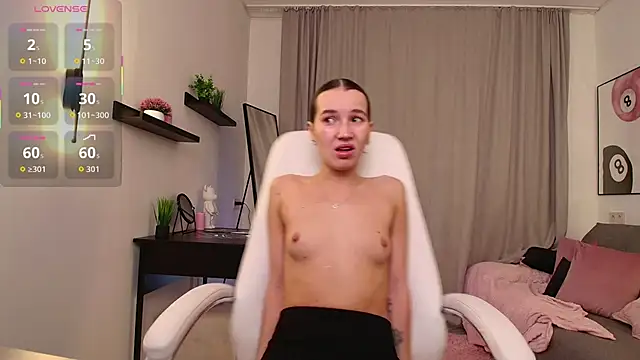 Snapshot of Bellla_Haddid chatting on 11/19/25, 01:49 Bellla Haddid online show from 11/19/25, 01:49