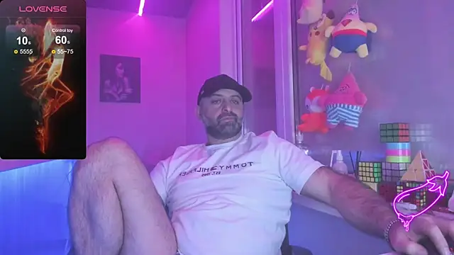 Snapshot of MAGABEAR077 chatting on 02/16/25, 10:43 MAGABEAR077 online show from 02/16/25, 10:43