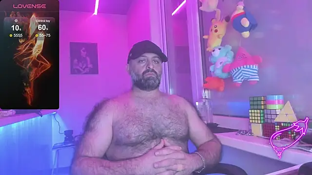Snapshot of MAGABEAR077 chatting on 03/17/25, 05:45 MAGABEAR077 online show from 03/17/25, 05:45