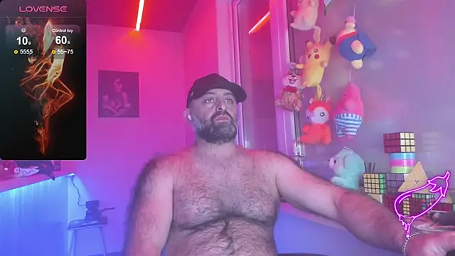 Snapshot of MAGABEAR077 chatting on 03/17/25, 10:28 MAGABEAR077 online show from 03/17/25, 10:28