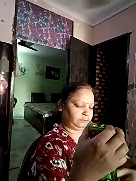 Snapshot of Kavya_kapoor chatting on 04/19/26, 02:11 Kavya kapoor online show from 04/19/26, 02:11