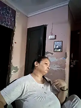 Snapshot of Kavya_kapoor chatting on 05/10/26, 12:54 Kavya kapoor online show from 05/10/26, 12:54