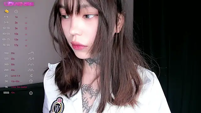 Snapshot of Dark_Ester chatting on 09/30/25, 12:43 Dark Ester online show from 09/30/25, 12:43