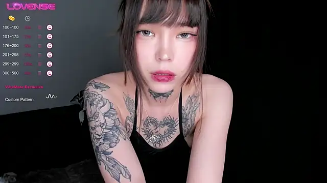 Snapshot of Dark_Ester chatting on 10/03/25, 04:37 Dark Ester online show from 10/03/25, 04:37