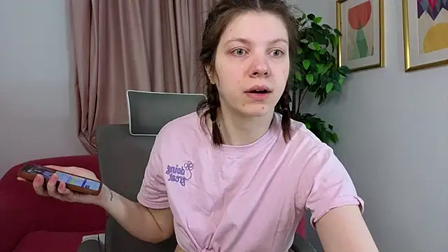 Snapshot of Baby_Evalena chatting on 05/29/26, 05:27 Baby Evalena online show from 05/29/26, 05:27