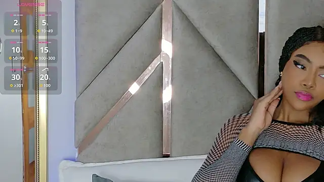 Snapshot of Lola_King chatting on 10/24/25, 11:23 Lola King online show from 10/24/25, 11:23