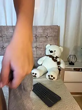 littlemelodi18 online show from 02/22/26, 11:36