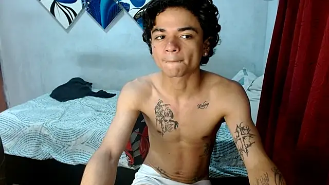 Snapshot of Lovebeng_ chatting on 11/17/25, 04:18 Lovebeng online show from 11/17/25, 04:18