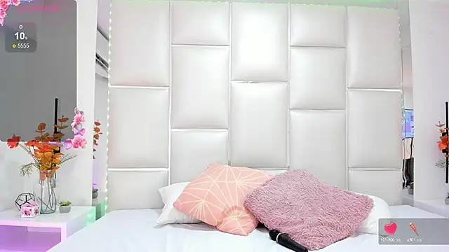 SaraDreamss online show from 03/18/25, 08:37