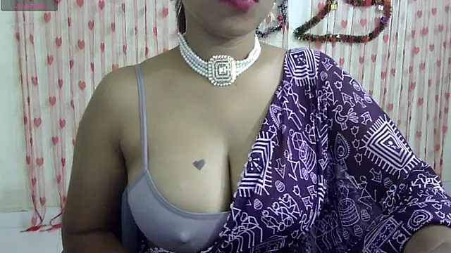 Snapshot of Preeti-Sexy chatting on 02/08/25, 06:22 Preeti-Sexy online show from 02/08/25, 06:22