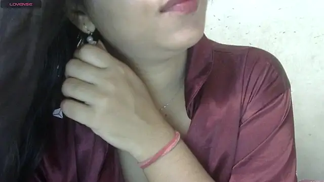 Snapshot of Preeti-Sexy chatting on 04/14/26, 05:57 Preeti-Sexy online show from 04/14/26, 05:57