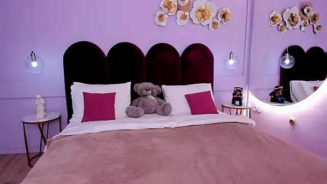 ZaraBloom online show from 03/18/25, 03:31