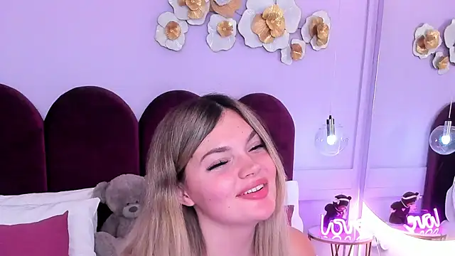 ZaraBloom online show from 12/23/25, 04:21