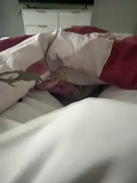 Snapshot of tiou72 chatting on 02/14/26, 08:33 tiou72 online show from 02/14/26, 08:33