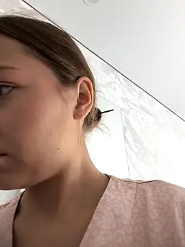 Snapshot of AliceBrayan chatting on 09/27/25, 05:12 AliceBrayan online show from 09/27/25, 05:12