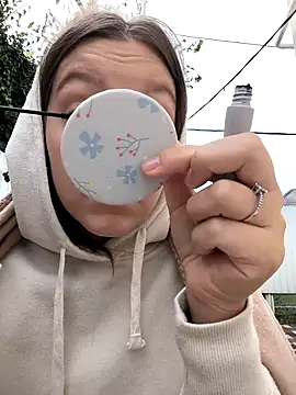 Snapshot of AliceBrayan chatting on 10/12/25, 05:06 AliceBrayan online show from 10/12/25, 05:06