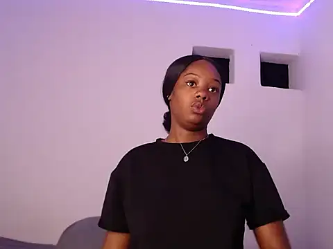 Snapshot of ebony_beckyy chatting on 01/18/26, 01:59 ebony beckyy online show from 01/18/26, 01:59