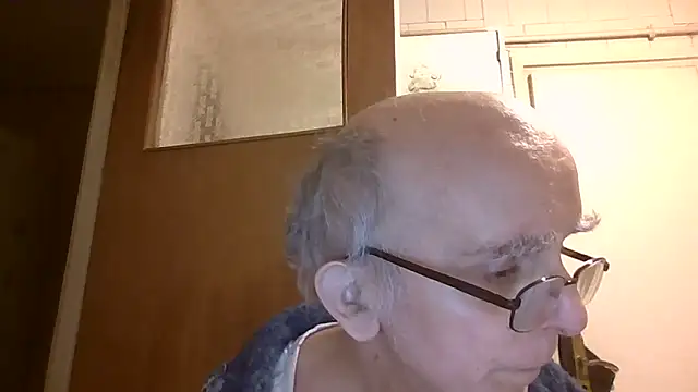 Snapshot of mariusica1@xh chatting on 04/18/26, 07:58 mariusica1xh online show from 04/18/26, 07:58