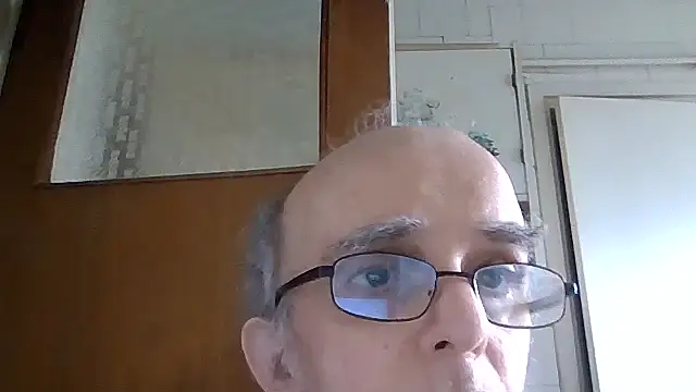 Snapshot of mariusica1@xh chatting on 04/22/26, 10:17 mariusica1xh online show from 04/22/26, 10:17