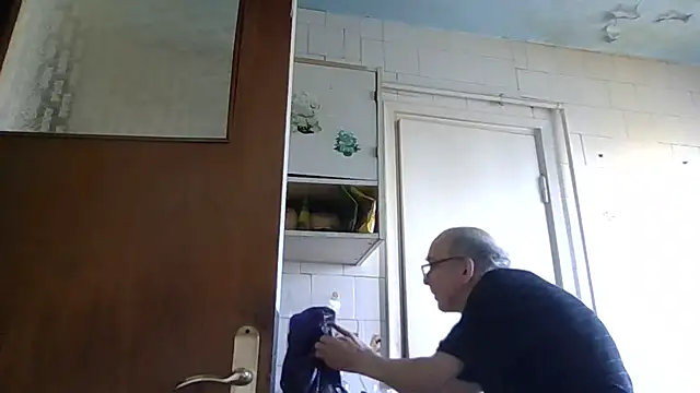 Snapshot of mariusica1@xh chatting on 04/25/26, 01:41 mariusica1xh online show from 04/25/26, 01:41