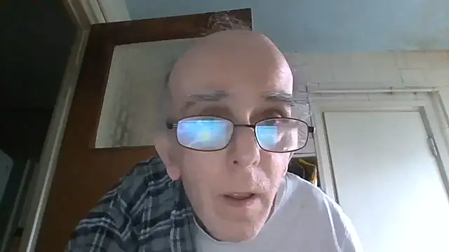 Snapshot of mariusica1@xh chatting on 05/17/26, 06:33 mariusica1xh online show from 05/17/26, 06:33