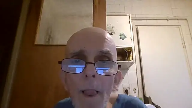 Snapshot of mariusica1@xh chatting on 06/04/26, 03:40 mariusica1xh online show from 06/04/26, 03:40
