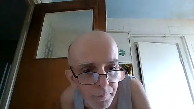 Snapshot of mariusica1@xh chatting on 06/22/26, 06:10 mariusica1xh online show from 06/22/26, 06:10