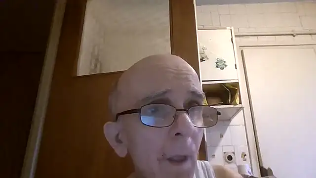 Snapshot of mariusica1@xh chatting on 07/15/26, 02:50 mariusica1xh online show from 07/15/26, 02:50