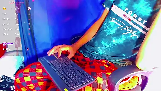 Snapshot of nicol_gill_ chatting on 12/16/24, 05:22 nicol gill online show from 12/16/24, 05:22