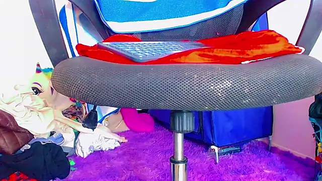 Snapshot of nicol_gill_ chatting on 02/08/25, 11:33 nicol gill online show from 02/08/25, 11:33