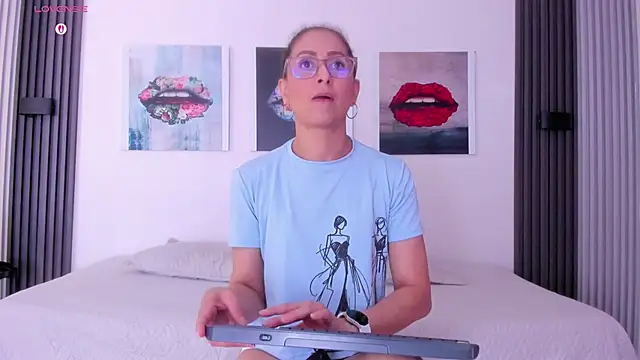 Angela donnato online show from 04/11/26, 03:44