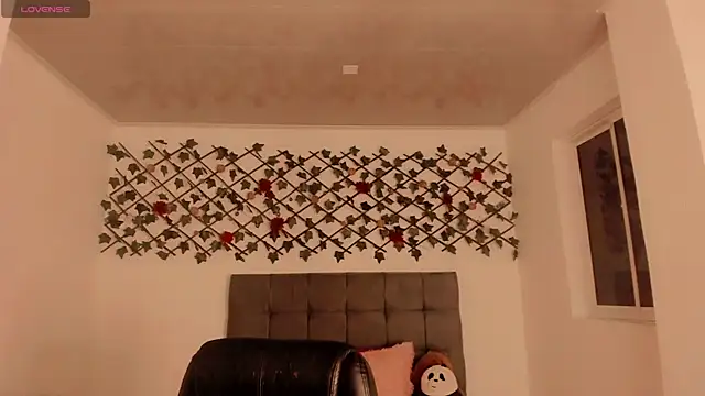 Snapshot of Lilith_Miller21 chatting on 11/07/25, 08:20 Lilith Miller21 online show from 11/07/25, 08:20