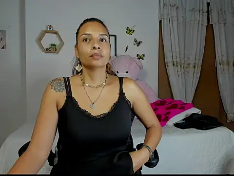 Snapshot of mykaelahoney chatting on 11/22/25, 04:22 mykaelahoney online show from 11/22/25, 04:22