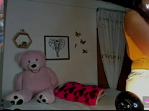 Snapshot of mykaelahoney chatting on 11/27/25, 05:09 mykaelahoney online show from 11/27/25, 05:09