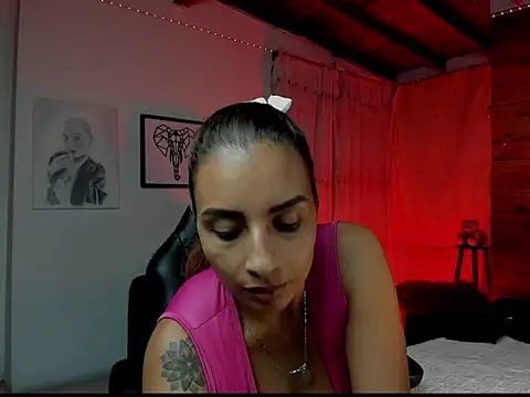 Snapshot of mykaelahoney chatting on 12/03/25, 05:48 mykaelahoney online show from 12/03/25, 05:48